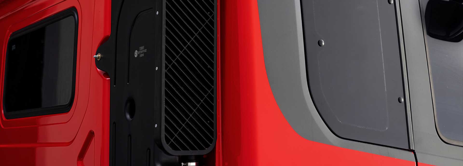 X3000 Exterior - With a strengthened design, the cab adopts a European frame structure